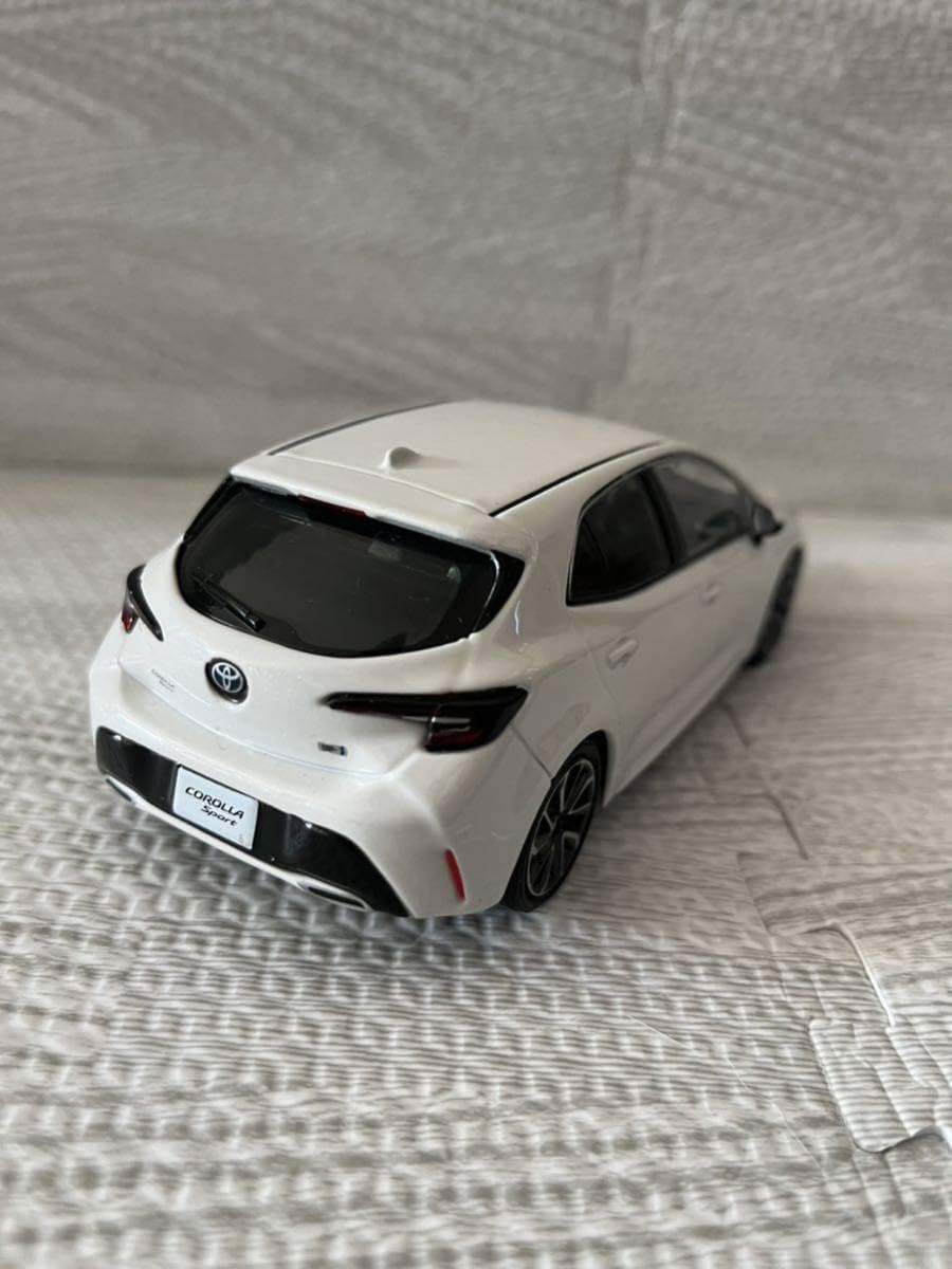 Amazon | 1/30 ミニカー 新型カローラスポーツ COROLLA SPORT カラー